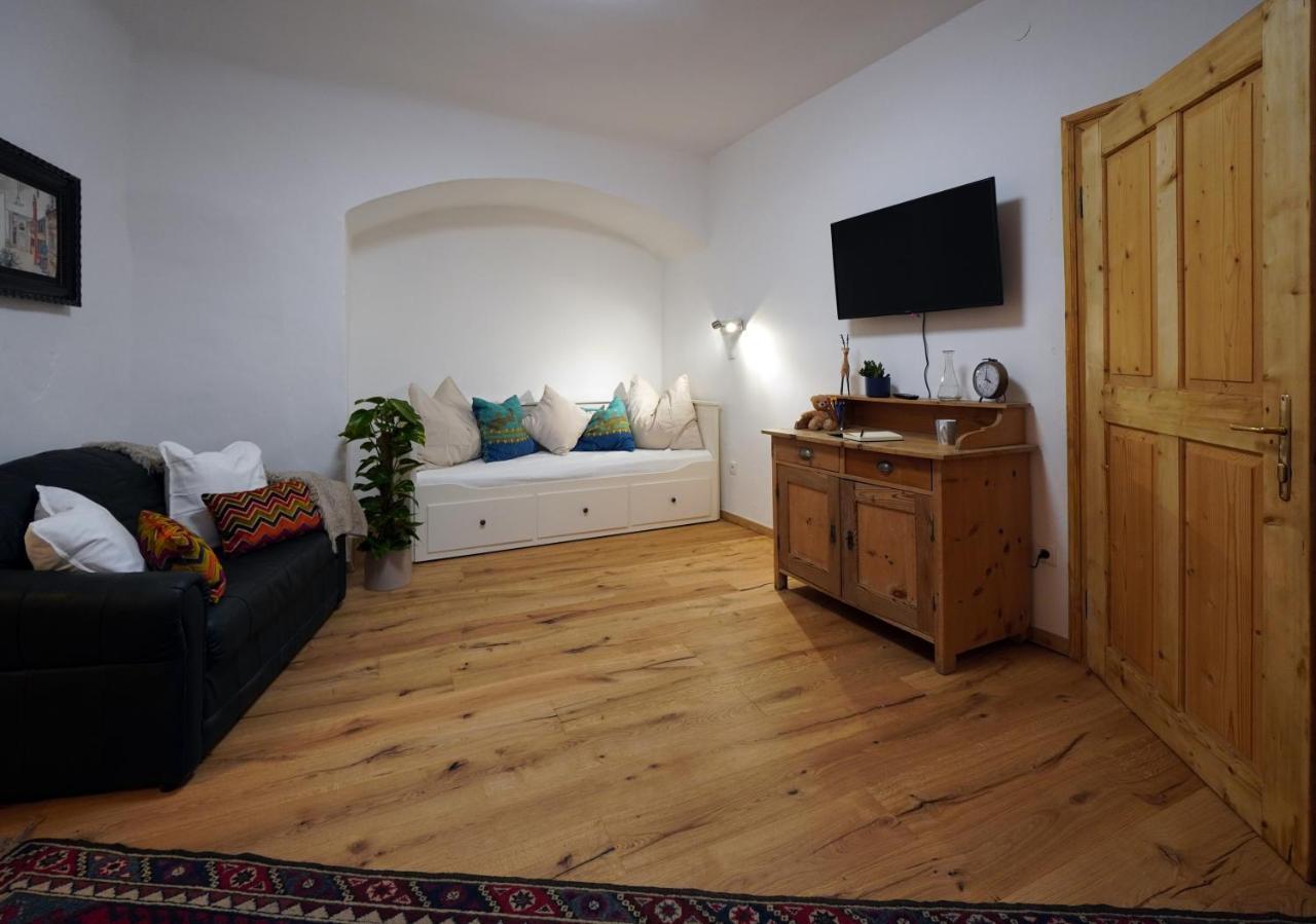 Altstadt Apartment Am Schergentor Hall in Tirol Exterior photo